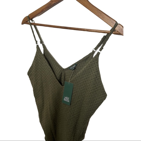 WILD FABLE NWT OLIVE GREEN TEXTURED V-NECK SNAP BUTTON BODYSUIT SIZE LARGE - Picture 2 of 13
